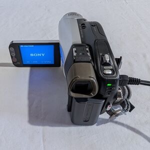 Sony Handycam DCR-DVD92 Mini DVD Camcorder Tested And Works *Read